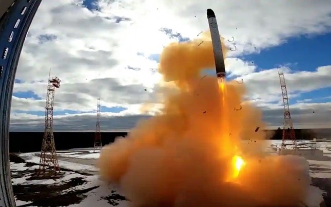 Uy lực tên lửa đạn đạo xuyên lục địa Sarmat được Nga đưa vào trực chiến - Ảnh 2.