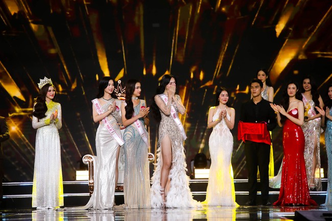  Trọn vẹn cảm xúc của Huỳnh Thị Thanh Thủy và 2 Á hậu khi đăng quang Hoa hậu Việt Nam 2022  - Ảnh 5.