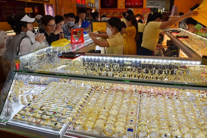 Giá vàng hôm nay 23-12: Lao dốc khi kinh tế Mỹ tốt lên - Ảnh 1. Giá vàng hôm nay 23-12: Lao dốc khi kinh tế Mỹ tốt lên - Ảnh 1.