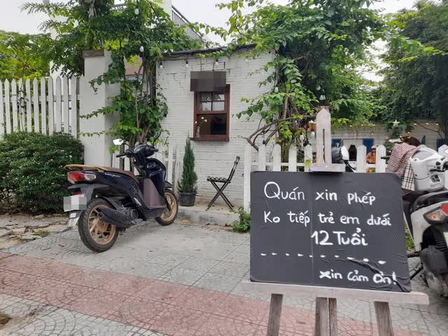 Vụ quán cafe ở Đà Nẵng gây tranh cãi vì không tiếp trẻ dưới 12 tuổi, Tiến sĩ Giáo dục chia sẻ quan điểm được nhiều phụ huynh đồng tình - Ảnh 1.