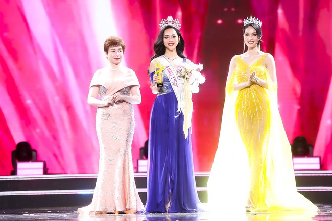  Trọn vẹn cảm xúc của Huỳnh Thị Thanh Thủy và 2 Á hậu khi đăng quang Hoa hậu Việt Nam 2022  - Ảnh 12.