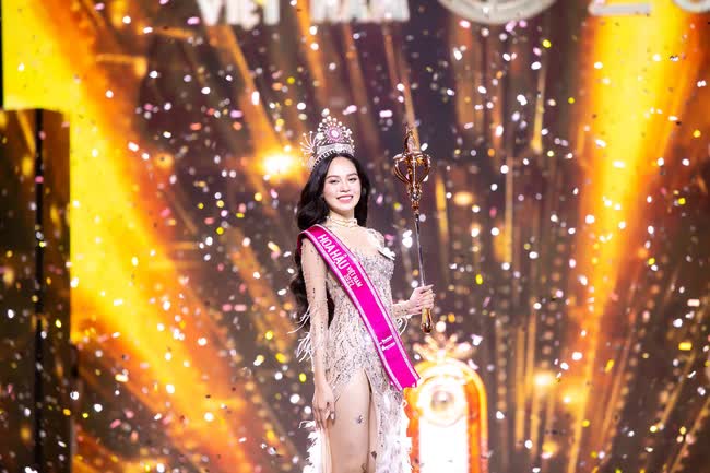  Trọn vẹn cảm xúc của Huỳnh Thị Thanh Thủy và 2 Á hậu khi đăng quang Hoa hậu Việt Nam 2022  - Ảnh 7.