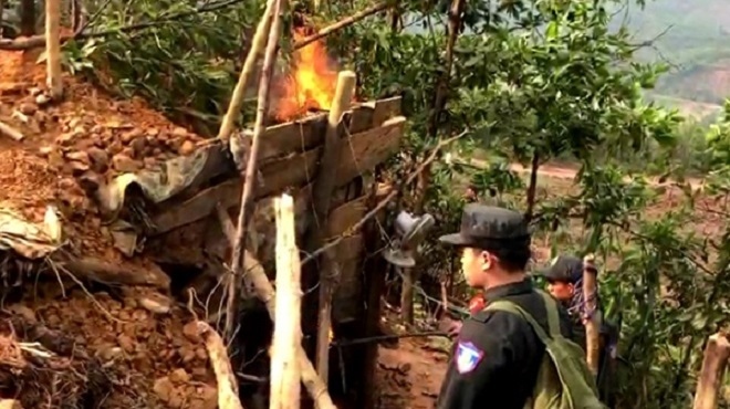 Quảng Nam: Phá hủy 17 lán trại của vàng tặc ở Bồng Miêu - Ảnh 1.