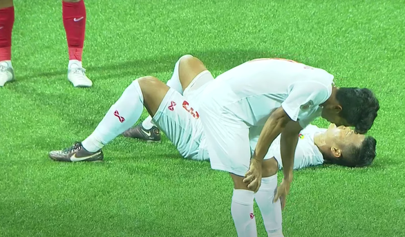 Thua ngược Singapore 2-3, Myanmar hẹp cửa vào bán kết - Ảnh 2.