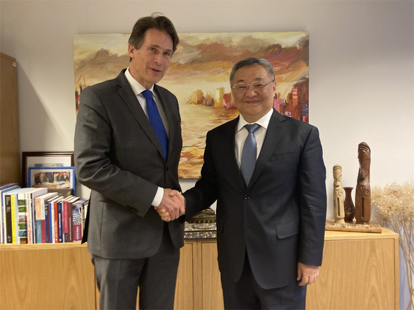 Đại sứ Trung Quốc tại EU: Mỹ hưởng lợi từ xung đột Nga - Ukraine - Ảnh 1.