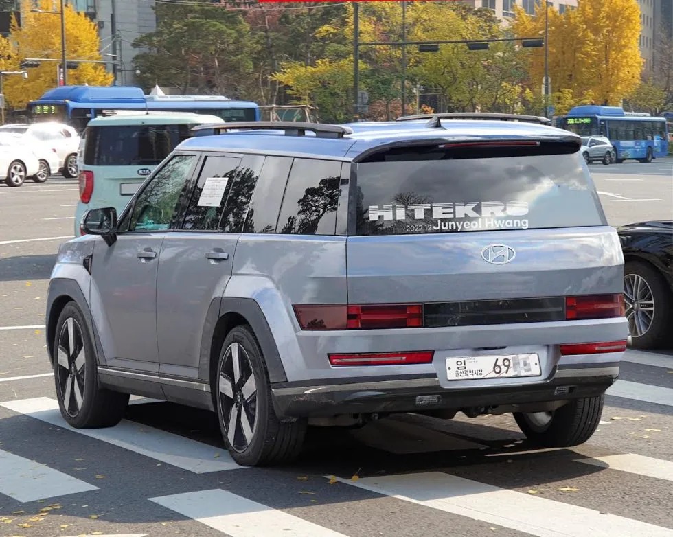 Xem trước đuôi Hyundai Santa Fe 2024: Góc cạnh như G-Class, dễ gây tranh cãi khi ra mắt - Ảnh 5.