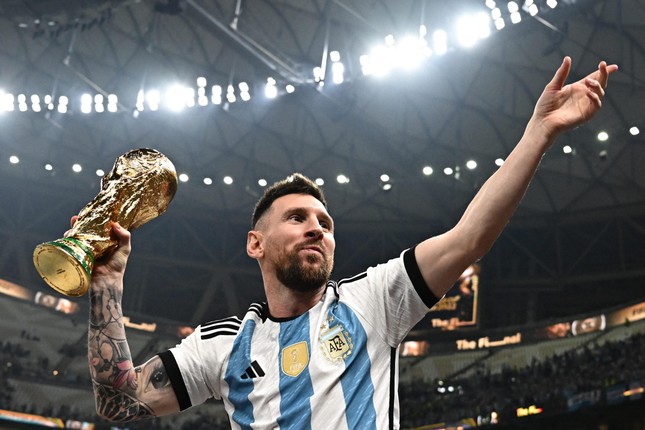 Argentina tức tốc khoe cúp vàng trước khi trả lại cho FIFA - Ảnh 2.