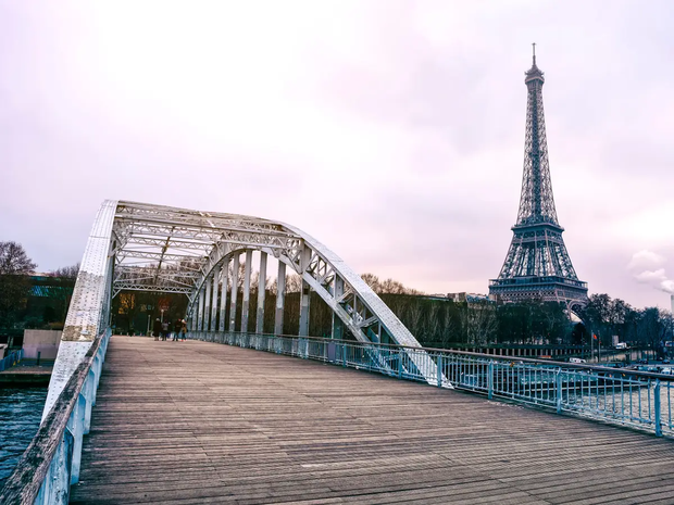 Cứ mong đến Paris xem tháp Eiffel, cô gái nhận ra không bao giờ nên tin ảnh sống ảo - Ảnh 9.