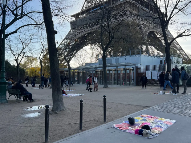 Cứ mong đến Paris xem tháp Eiffel, cô gái nhận ra không bao giờ nên tin ảnh sống ảo - Ảnh 6.