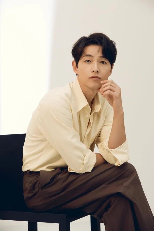 Bạn gái đầu tiên của Song Joong Ki hậu ly hôn: Mỹ nhân người Anh được tài tử cưng chiều, giới thiệu hẳn tại họp báo ở Singapore - Ảnh 8.