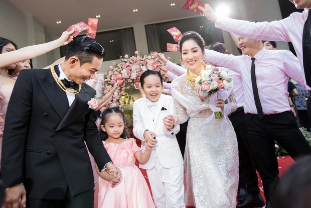  Lý do con gái Phan Hiển - Khánh Thi không xuất hiện trong hôn lễ của bố mẹ - Ảnh 3.
