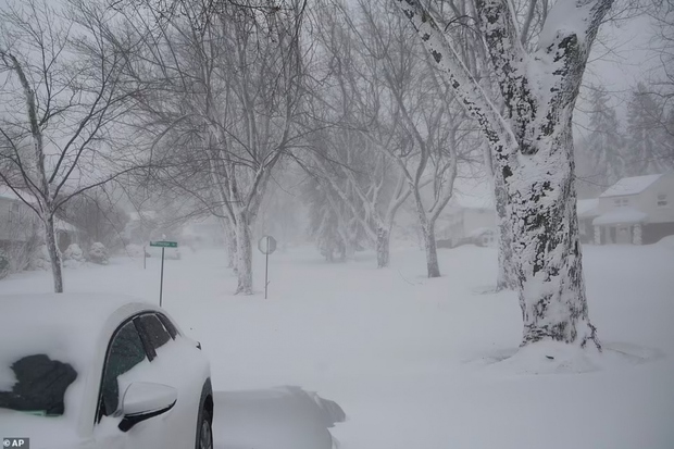 Hình ảnh bão tuyết kinh hoàng ở Mỹ làm hàng chục người thiệt mạng - Ảnh 3.