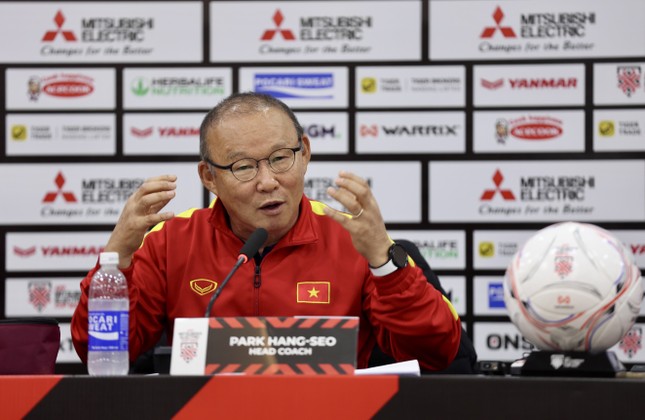 HLV Park Hang-seo: Malaysia giữ người để đấu Việt Nam - Ảnh 1.