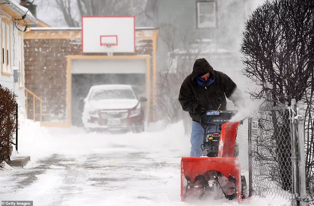 Hình ảnh bão tuyết kinh hoàng ở Mỹ làm hàng chục người thiệt mạng - Ảnh 13.