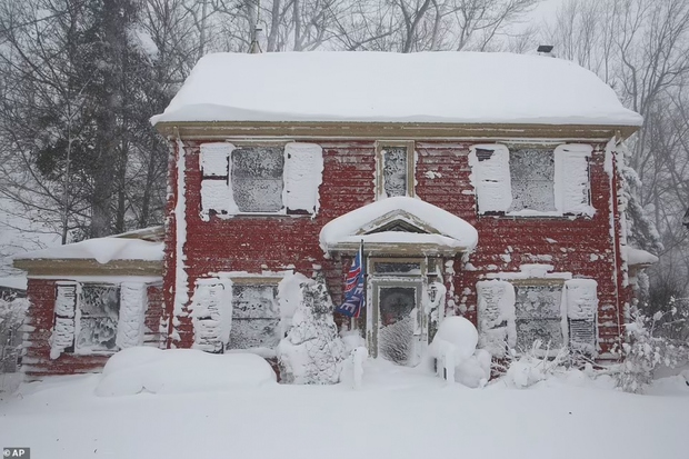 Hình ảnh bão tuyết kinh hoàng ở Mỹ làm hàng chục người thiệt mạng - Ảnh 11.