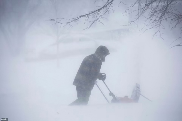 Hình ảnh bão tuyết kinh hoàng ở Mỹ làm hàng chục người thiệt mạng - Ảnh 10.