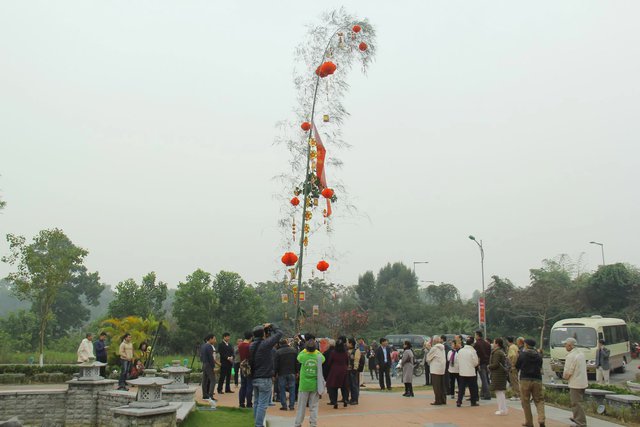 Cây nêu có từ bao giờ, mang ý nghĩa gì trong văn hóa Tết cổ truyền của người Việt?  - Ảnh 1.