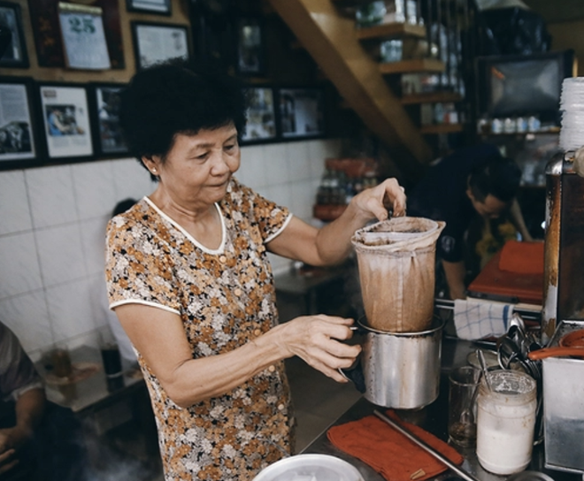  Thực hư câu chuyện TikToker gây tranh cãi khi nói mình bị soi quần áo tại quán cà phê vợt nổi tiếng - Ảnh 1.