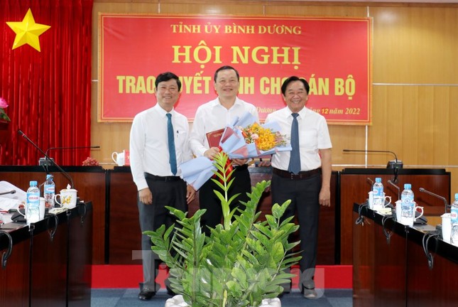 Nguyên Chủ tịch HĐND tỉnh Bình Dương nghỉ hưu trước tuổi - Ảnh 1.