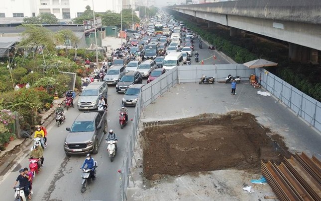 Hà Nội: Yêu cầu dỡ bỏ lô cốt nếu ảnh hưởng giao thông dịp Tết - Ảnh 1.