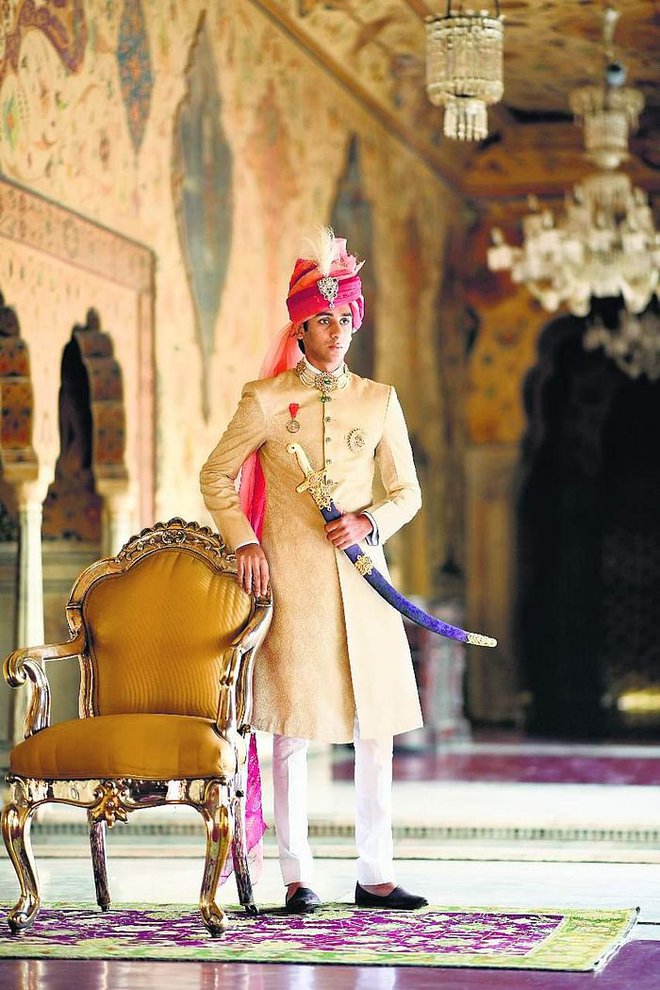 Rich kid Ấn Độ phải thừa kế ngai vàng và vài tỷ đô ở tuổi 20, từng làm người mẫu cho Dolce & Gabbana bây giờ ra sao? - Ảnh 5.