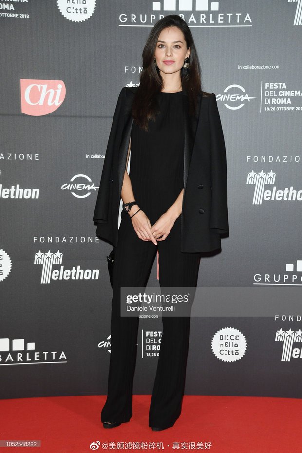 Soi bạn gái Song Joong Ki đi sự kiện: Xa xa thì đẹp chấp cả hung thần Getty Images, zoom gần lại lộ hết khuyết điểm - Ảnh 11.
