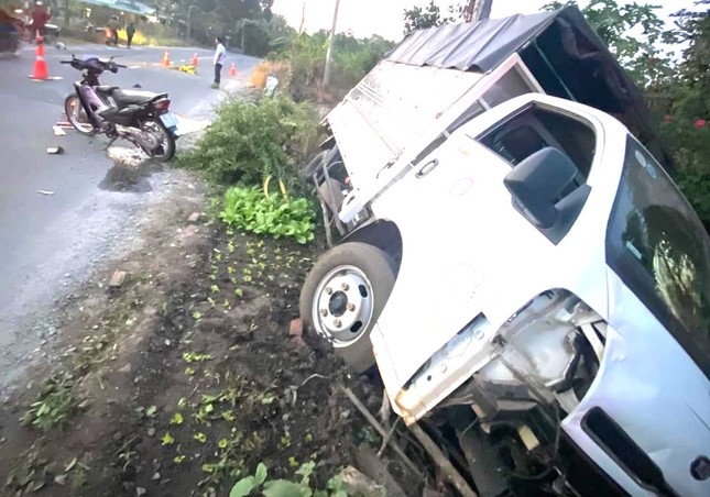 Tạm giữ tài xế xe tải trong vụ tai nạn khiến 2 người tử vong - Ảnh 1.
