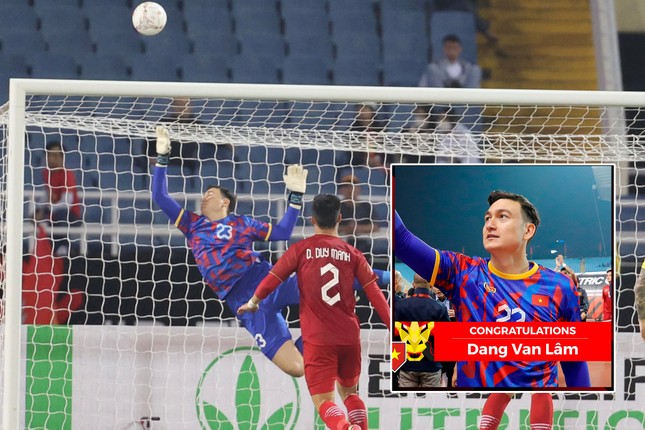 Bay nhảy như người nhện, thủ môn Văn Lâm được AFF Cup vinh danh - Ảnh 1.