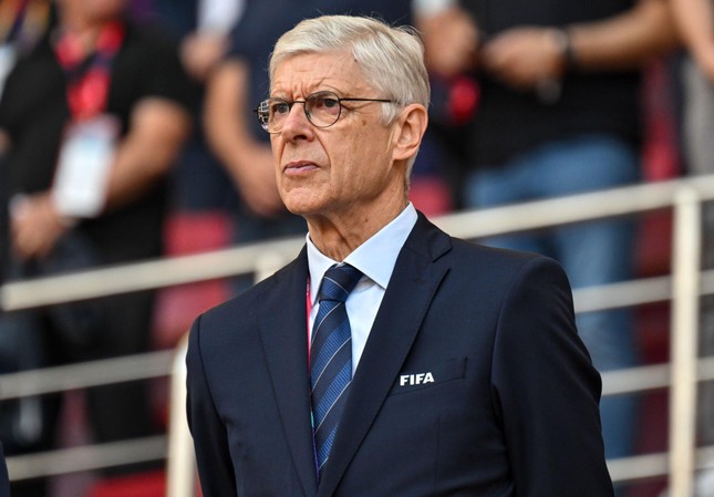 Gạt hết mâu thuẫn, Arsenal dựng tượng tri ân HLV Wenger - Ảnh 1.