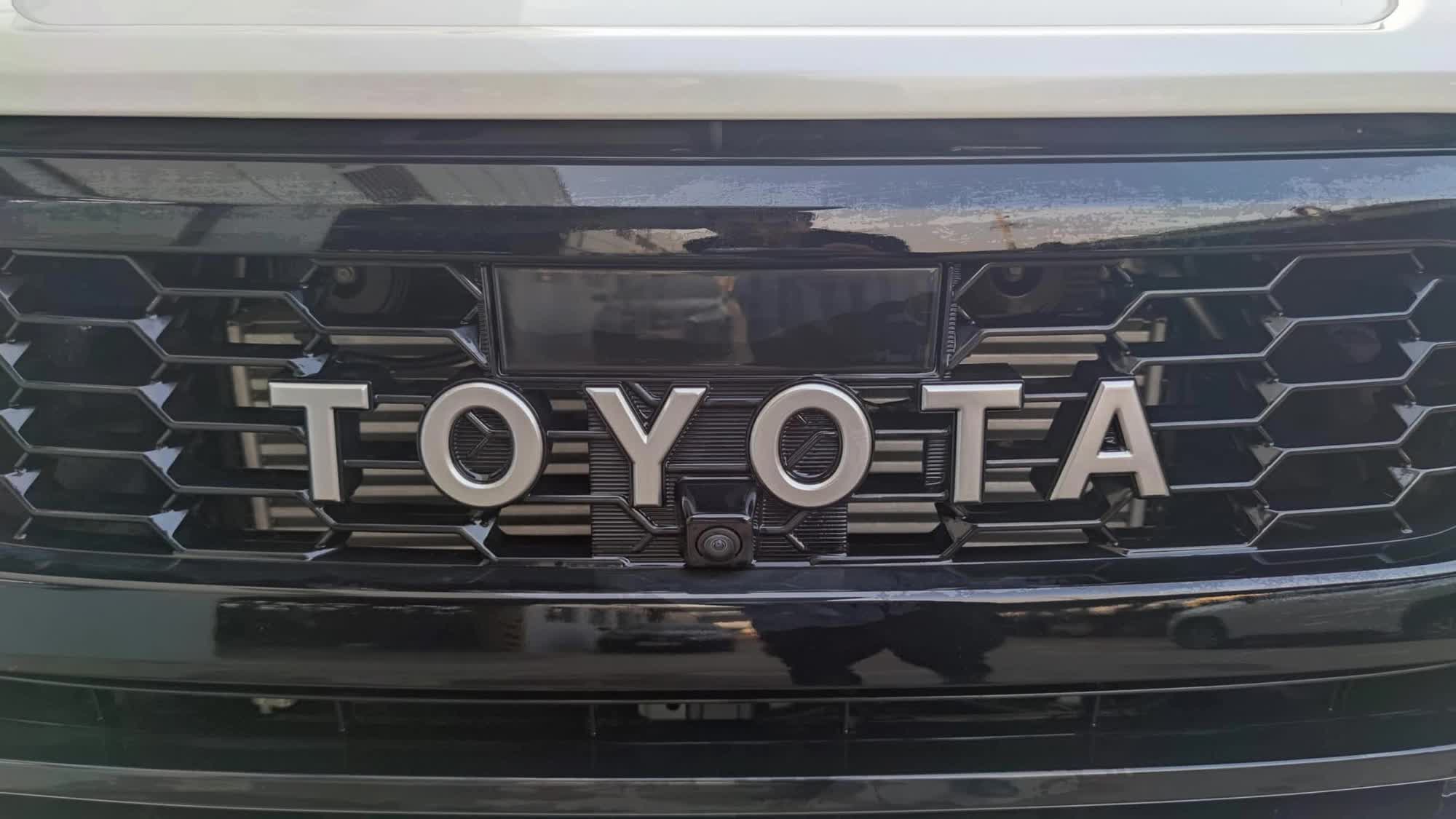 Đại lý chào bán Toyota Hilux GR Sport độc nhất Việt Nam: Giá 1,1 tỷ đồng, ngang tầm Ranger Raptor - Ảnh 3.