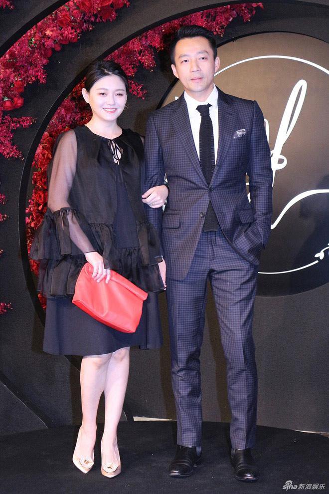 Sao Hàn hẹn hò người nước ngoài: Song Joong Ki lên hương, vợ chồng Từ Hy Viên thị phi chưa sốc bằng mỹ nhân vô danh đổi đời - Ảnh 9.
