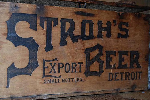 Bí mật hơn 100 năm tuổi: Điều gì được giấu trong chai bia ở ga Michigan? - Ảnh 1.