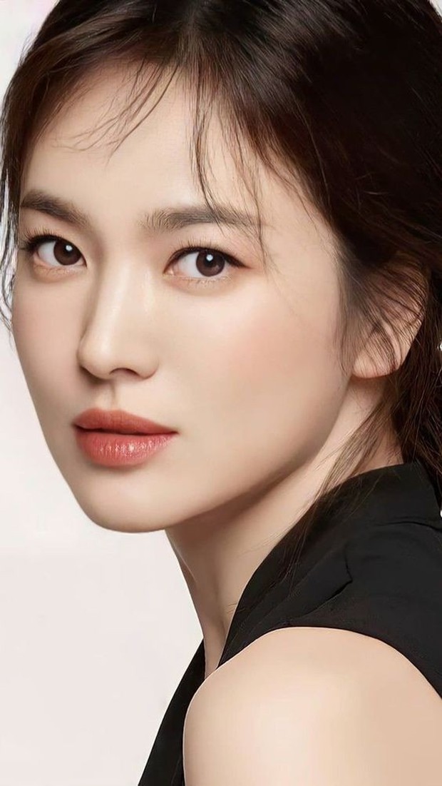  Song Hye Kyo bị so sánh với tình mới của Song Joong Ki - Ảnh 2.