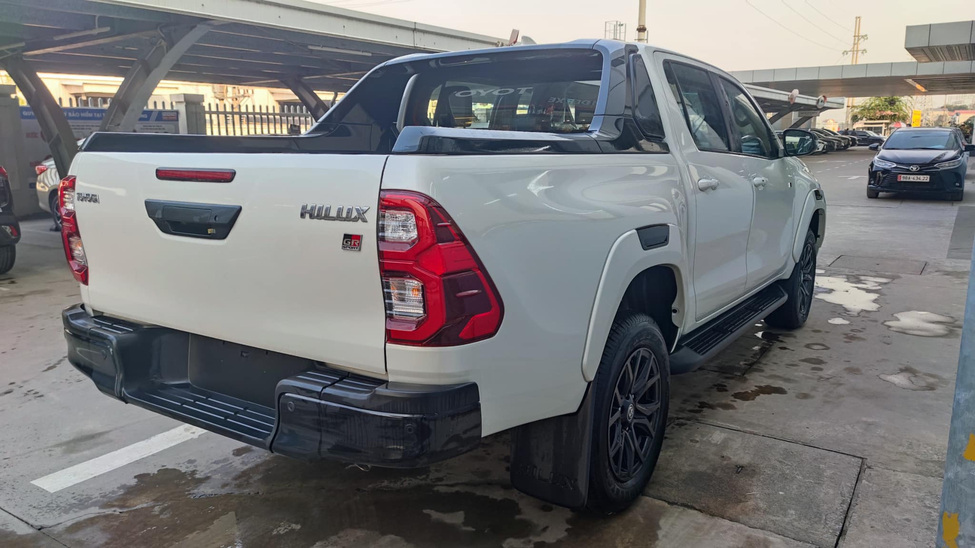 Đại lý chào bán Toyota Hilux GR Sport độc nhất Việt Nam: Giá 1,1 tỷ đồng, ngang tầm Ranger Raptor - Ảnh 6.