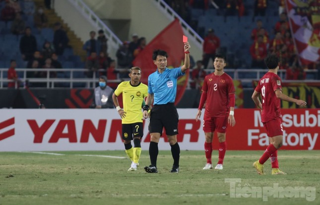 Bất ngờ với số thẻ đỏ của tuyển Việt Nam dưới thời HLV Park Hang-seo - Ảnh 1.