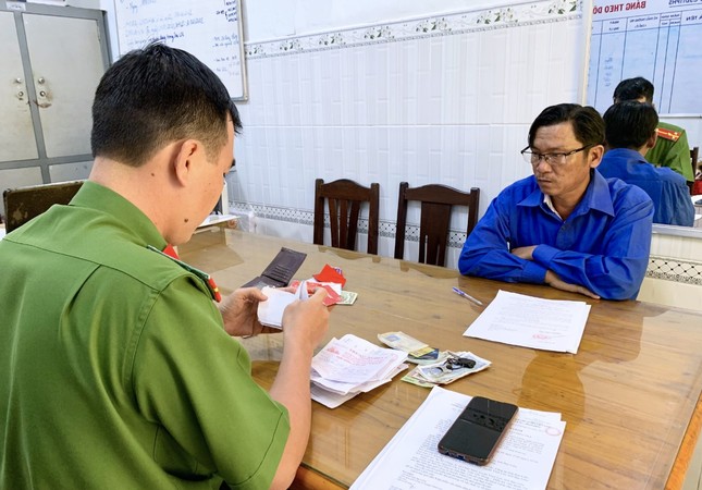 Bắt Thầy Cúng Lừa Đảo 'Di Cung Hoán Số', Chiếm Đoạt Hơn 700 Triệu Đồng