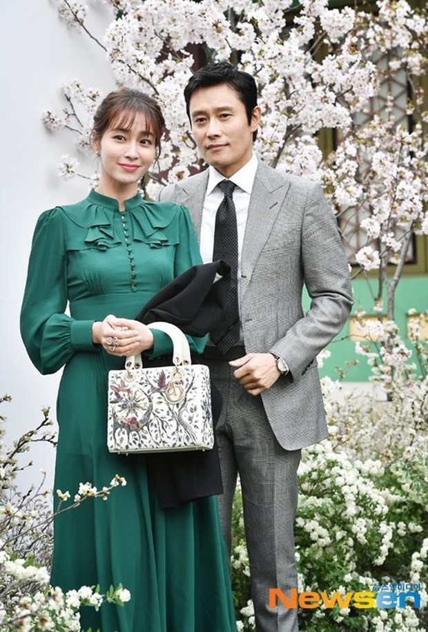 Số khổ như Song Hye Kyo: 2 lần tái xuất hoành tráng đều bị tình cũ Song Joong Ki - Lee Byung Hun phá đám với scandal tình ái - Ảnh 14.