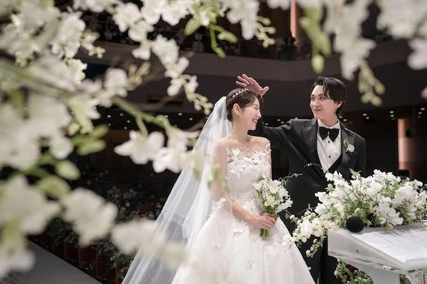  2022 - Năm Kbiz toàn tin hỷ của sao hạng A: Đám cưới BinJin và Park Shin Hye như lễ trao giải, Gong Hyo Jin - Jiyeon quá độc lạ - Ảnh 6.