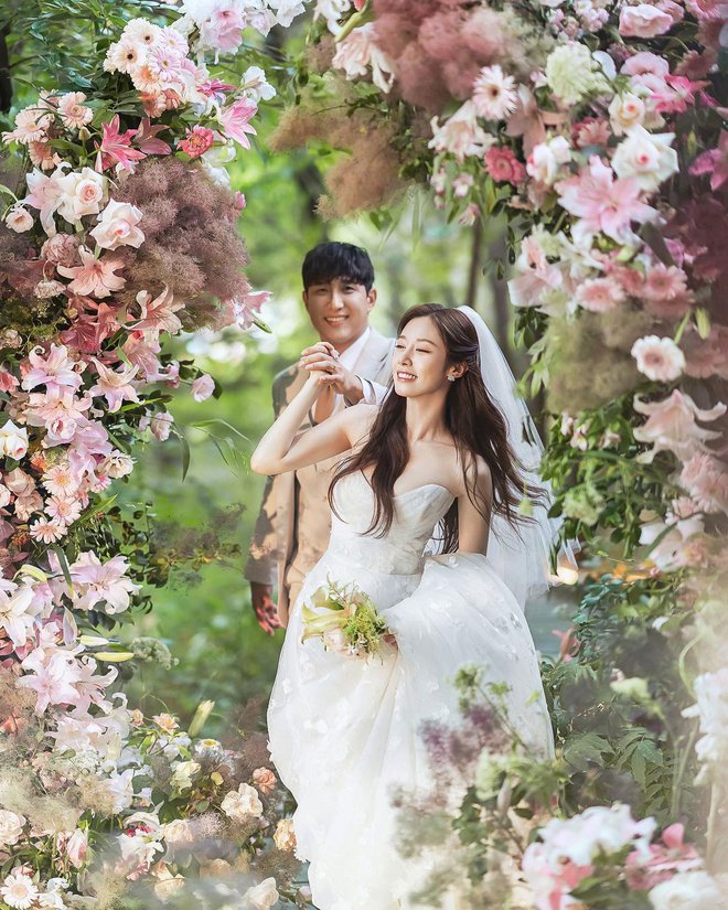  2022 - Năm Kbiz toàn tin hỷ của sao hạng A: Đám cưới BinJin và Park Shin Hye như lễ trao giải, Gong Hyo Jin - Jiyeon quá độc lạ - Ảnh 32.