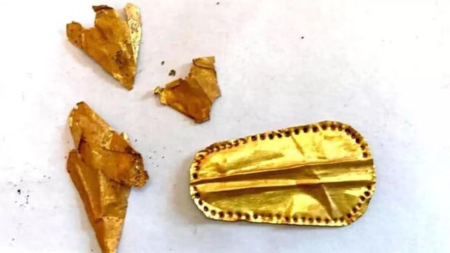 Tìm thấy chiếc lưỡi bằng vàng trong xác ướp 2.000 năm tuổi ở Ai Cập - Ảnh 1.