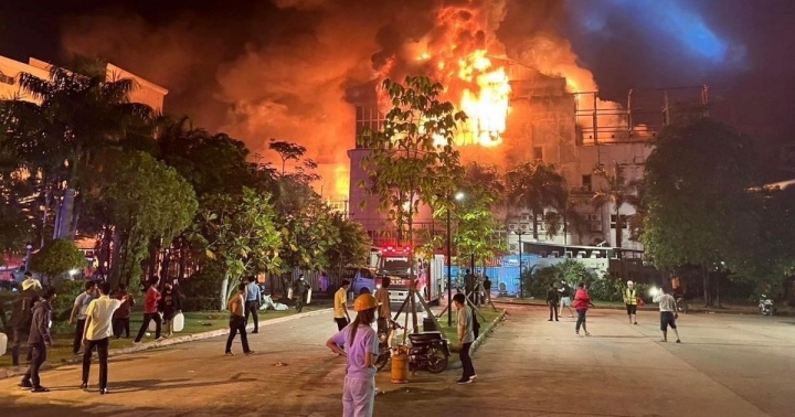 Có nạn nhân người Việt trong vụ cháy sòng bạc ở Campuchia - Ảnh 1. Có nạn nhân người Việt trong vụ cháy sòng bạc ở Campuchia - Ảnh 1.
