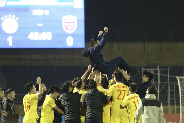 U21 Hà Nội vô địch U21 Quốc gia: Cảm xúc trái ngược giữa U21 Bình Dương và nhà vô địch - Ảnh 16.