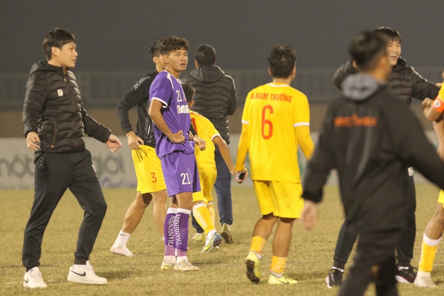 U21 Hà Nội vô địch U21 Quốc gia: Cảm xúc trái ngược giữa U21 Bình Dương và nhà vô địch - Ảnh 4.
