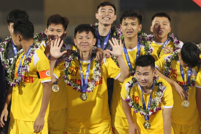 U21 Hà Nội vô địch U21 Quốc gia: Cảm xúc trái ngược giữa U21 Bình Dương và nhà vô địch - Ảnh 15.