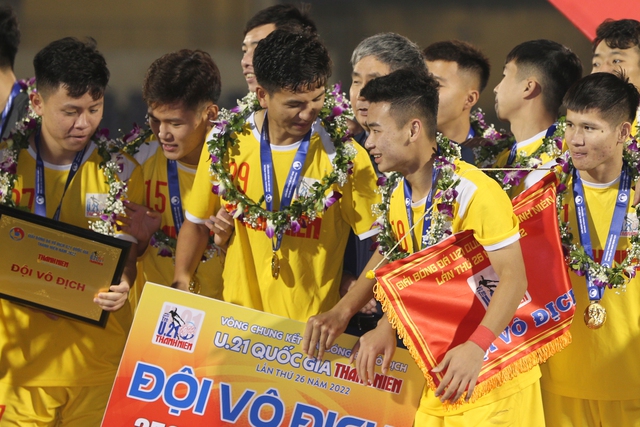 U21 Hà Nội vô địch U21 Quốc gia: Cảm xúc trái ngược giữa U21 Bình Dương và nhà vô địch - Ảnh 14.