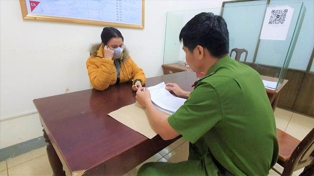 Một phụ nữ ở Đắk Lắk cho vay nặng lãi, yêu cầu con nợ sang tên giấy tờ nhà đất - Ảnh 1.