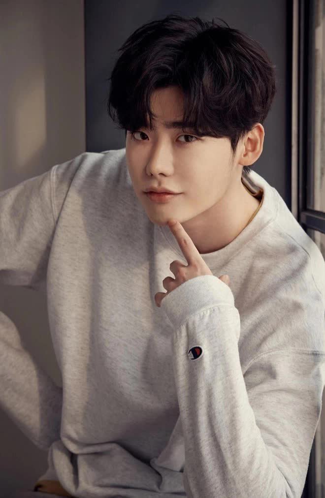 Dispatch bắt gặp Lee Jong Suk và IU hẹn hò Giáng Sinh ở Nhật, đổi truyền thống mở bát năm 2023 - Ảnh 11.