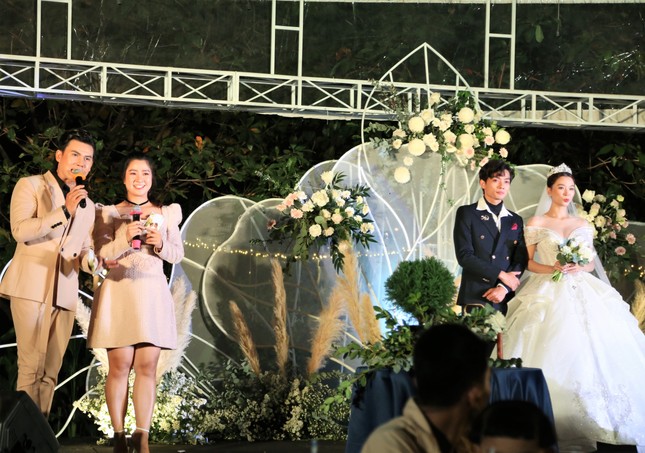 Lễ cưới của đôi nghệ sĩ là đồng đội chống dịch suốt 4 tháng ở TPHCM - Ảnh 8.