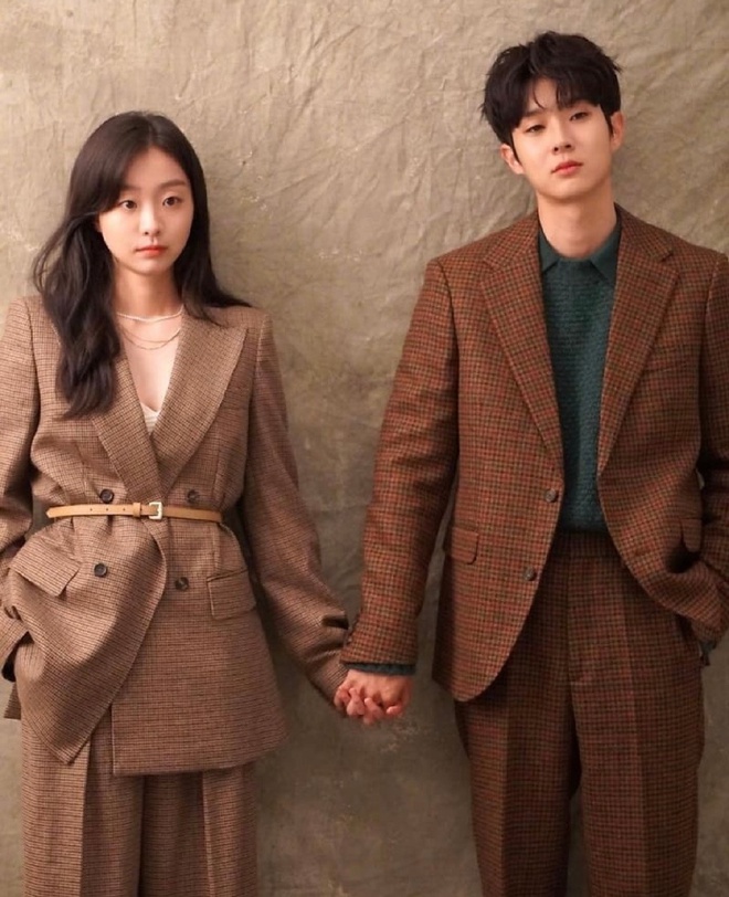 Lee Jong Suk - IU chỉ là vai phụ, đây mới là cặp đôi Dispatch sẽ khui vào ngày 1/1/2023? - Ảnh 3.