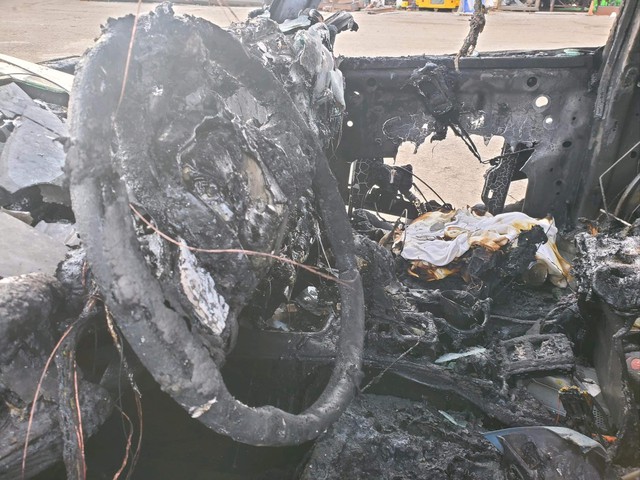  Mẫu SUV siêu hot của Ford bất ngờ bốc cháy sau một cú phanh gấp  - Ảnh 1.